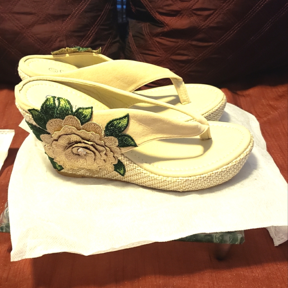 SALE Beautiful Sand Nude Wedge Heels Sz-6.5/37